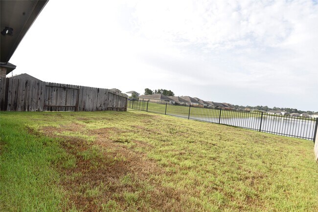 Building Photo - 16684 Lonely Pines Dr