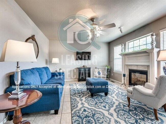 Building Photo - Stunning West Norman 3 Bed 2 Bath Townhome!