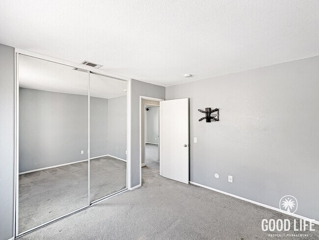 Building Photo - Spacious 4BR Home in Central Mira Mesa