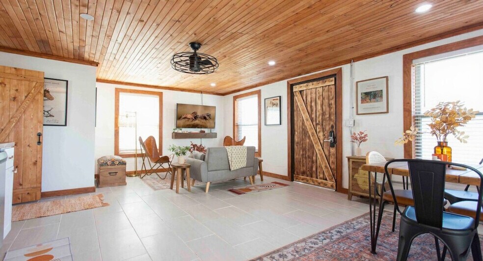 Building Photo - 227 S Hudson St