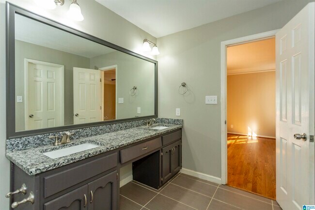 Building Photo - 1928 Indian Lake Dr