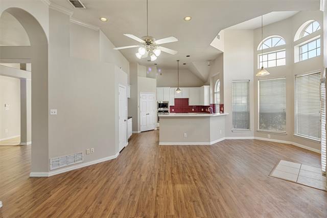 Building Photo - 200 Hawthorne Dr