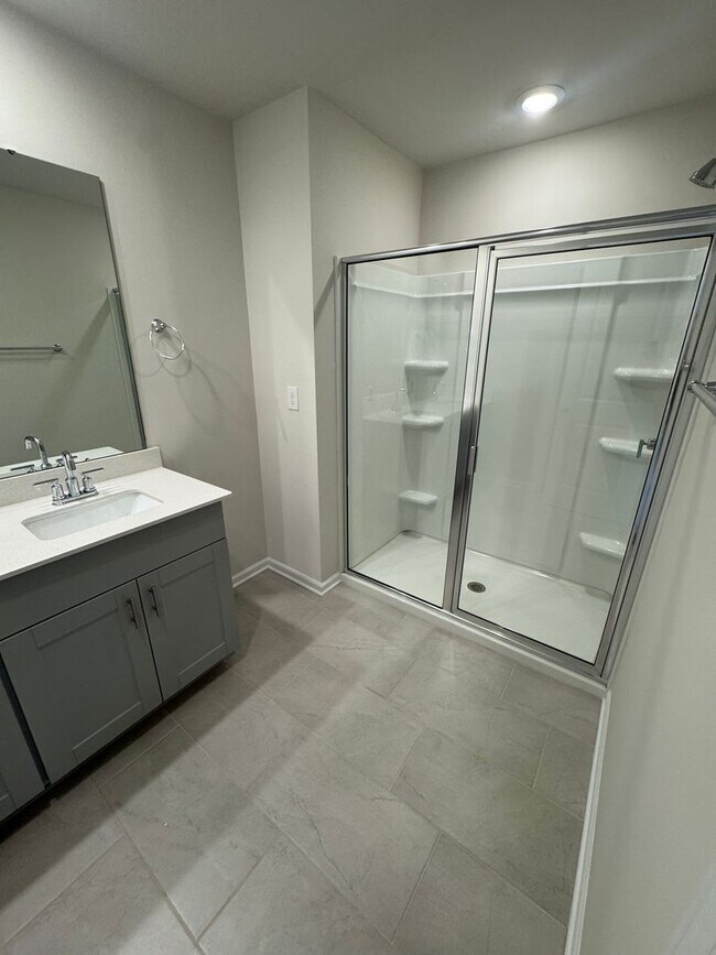 Building Photo - Beautiful 3BR 2.5 Townhouse w/ 2-Car Garage •  EV Plug • Quartz Island • End Unit in Charlotte