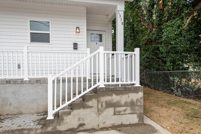 Building Photo - 1318 House St