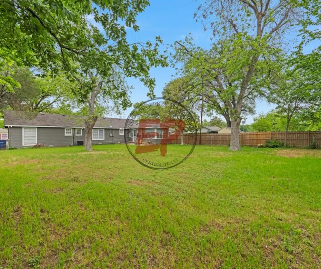 Building Photo - 3804 Parkwood St