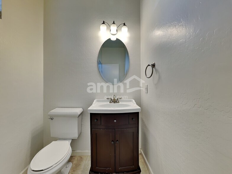 Building Photo - 9216 E Keats Ave