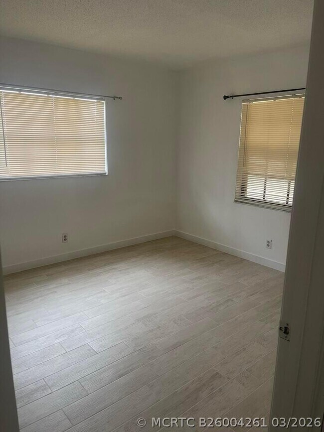 Building Photo - 4259 Oak Terrace Dr