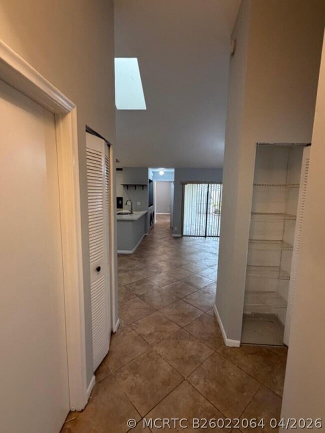 Building Photo - 3076 S Oakland Forest Dr