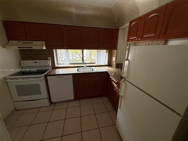 Building Photo - 16919 N Bay Rd