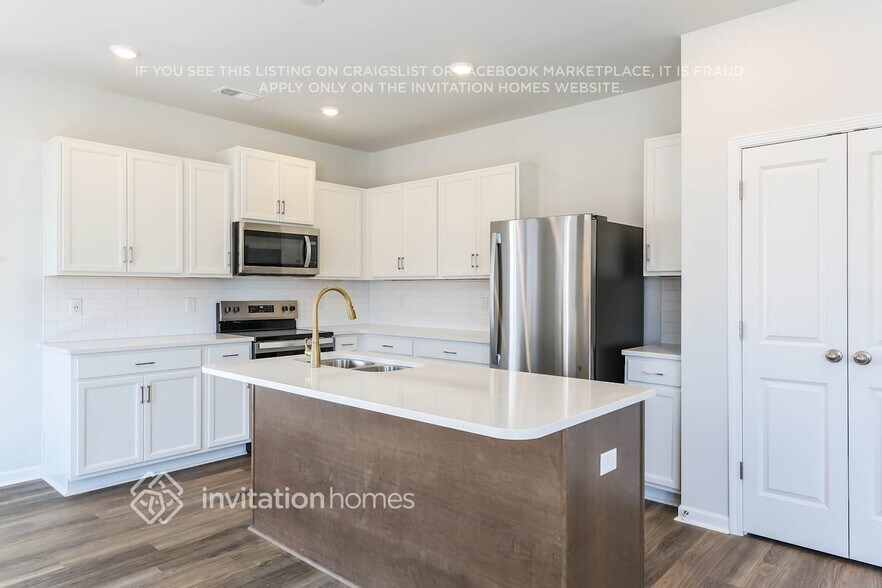 Building Photo - 3972 Zepelin Wy