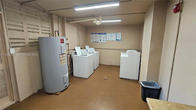 Building Photo - 10425 SW 112th Ave