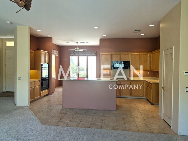 Building Photo - Indian Wells Home With Solar Included