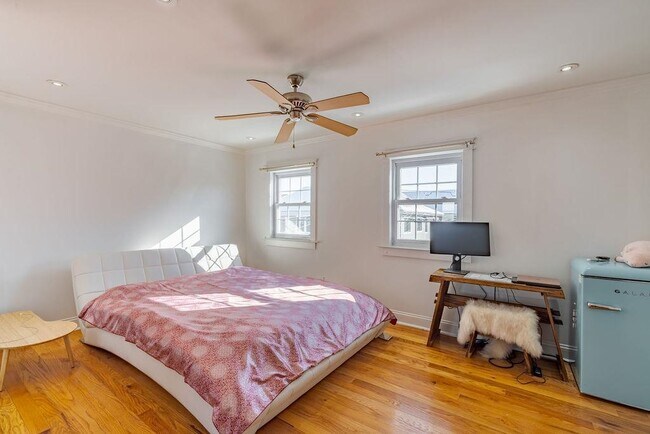 Building Photo - 179 Hobart Ave