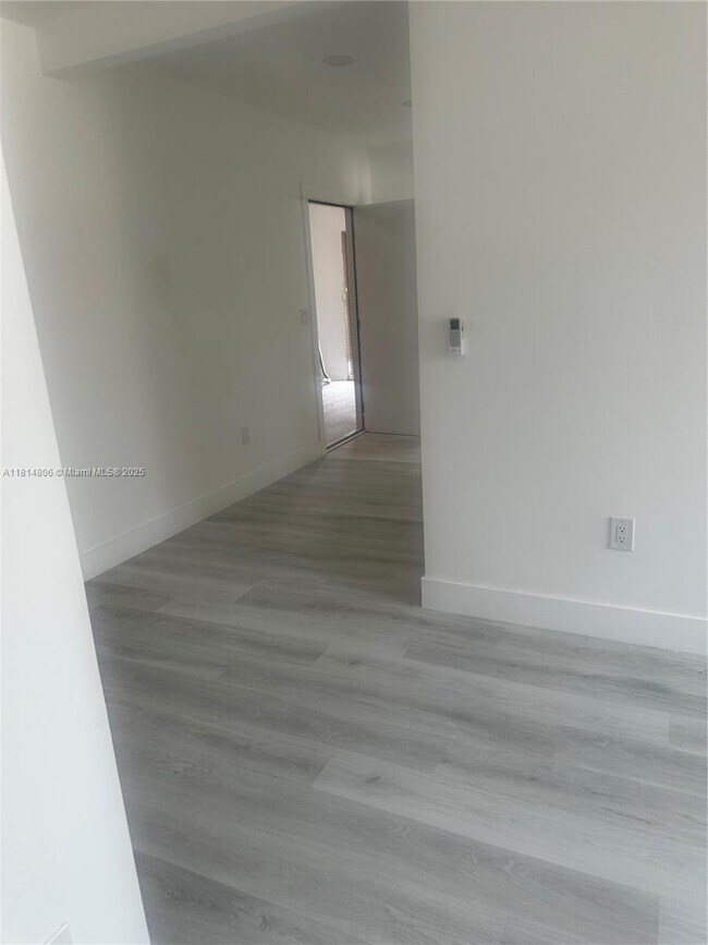 Building Photo - 1101 SW 12th Ct