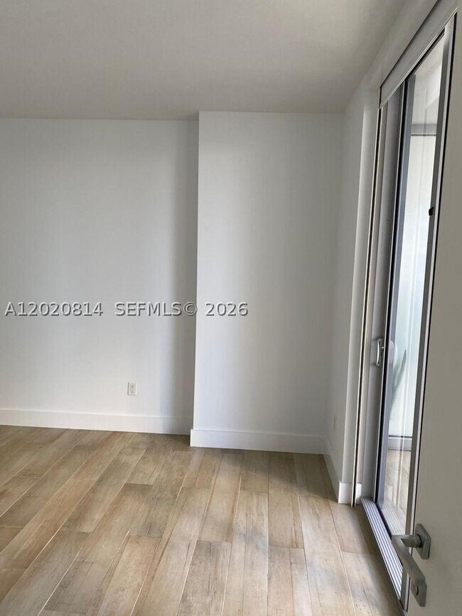 Building Photo - 1300 Brickell Bay Dr