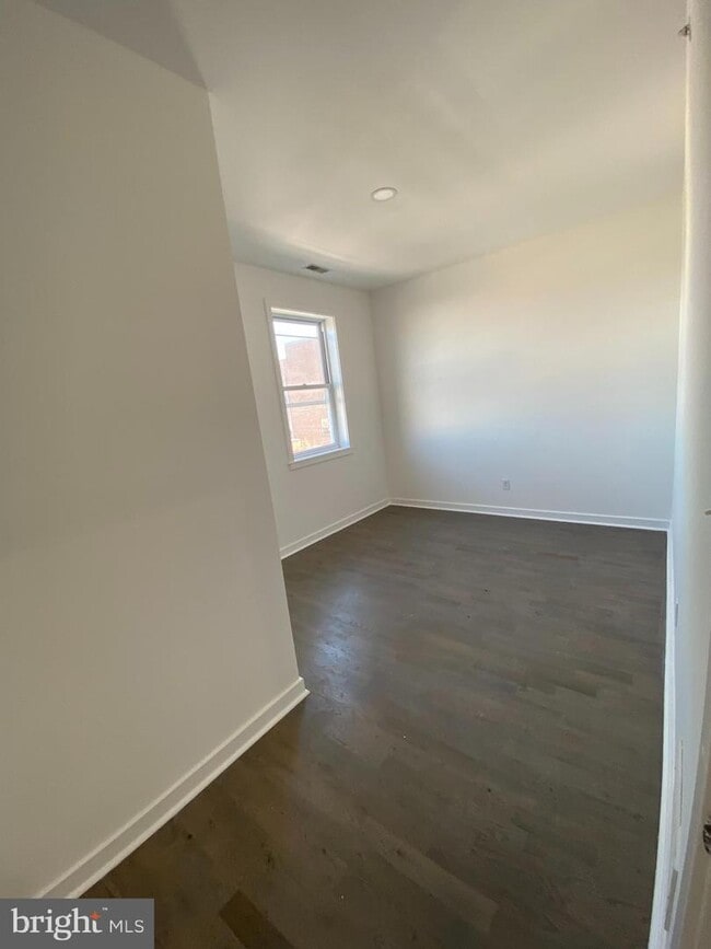 Building Photo - 528 N 34th St