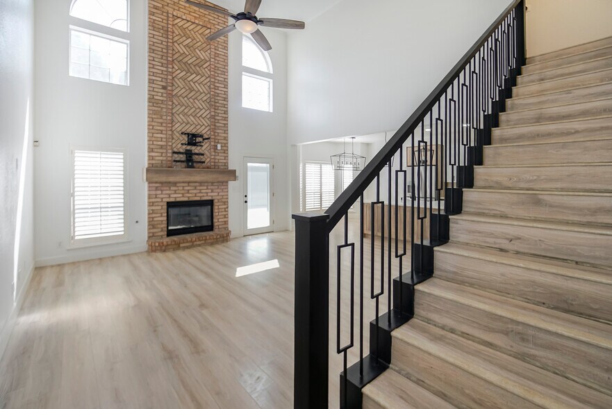 Building Photo - 918 Bella Cumbre Dr
