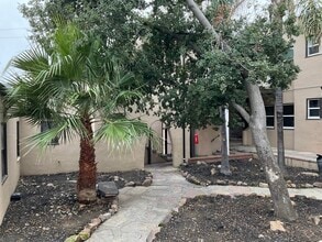 Building Photo - 618 W 7th St