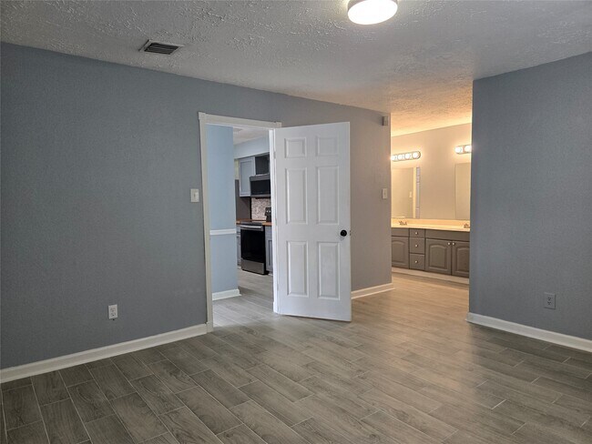 Building Photo - 3634 Kingsman Dr