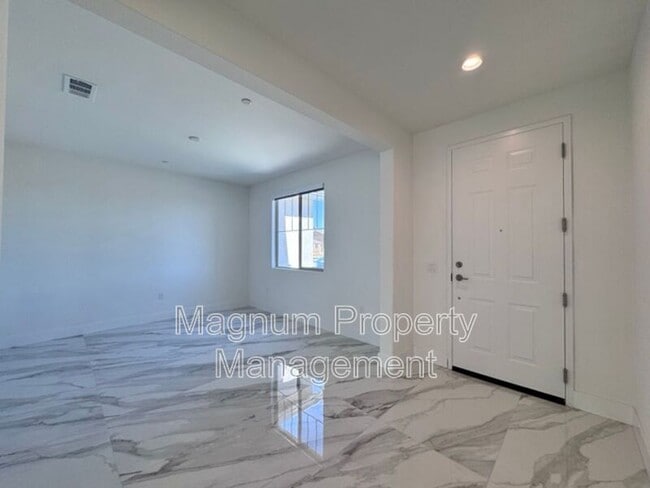 Building Photo - 25061 River Peak Dr