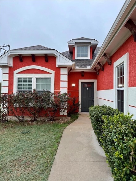 Building Photo - 398 Mesa Dr