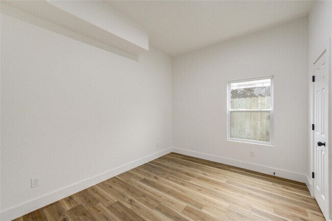 Building Photo - 9727 Stedman St