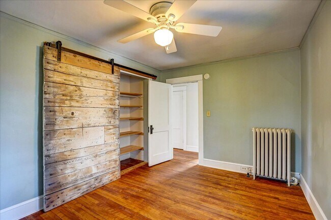 Building Photo - 513 Troy Dr
