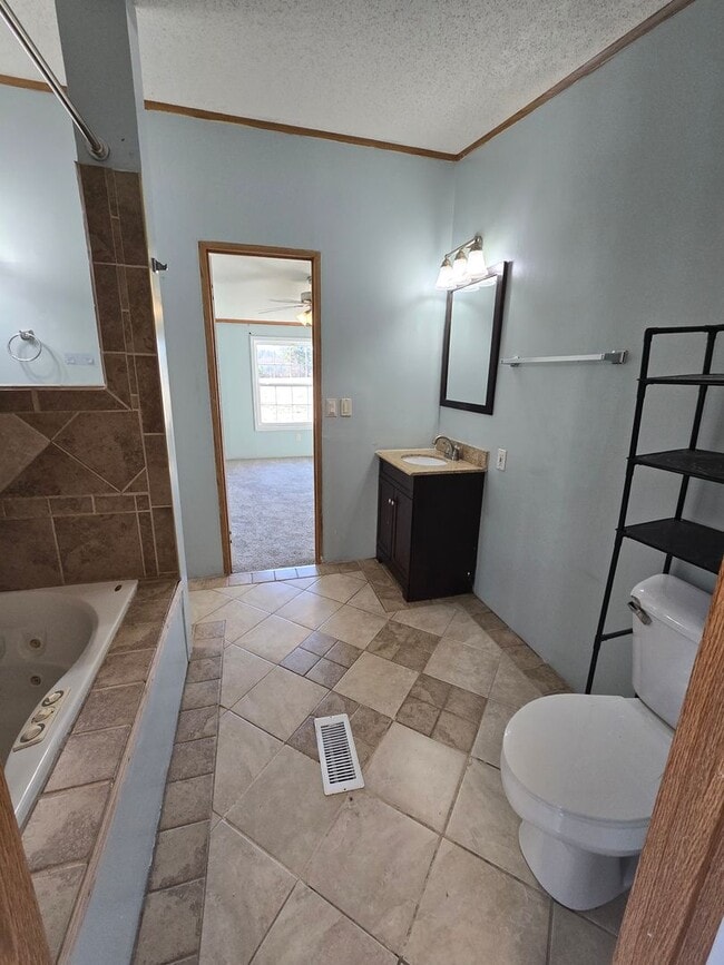 Building Photo - NEW LISTING!!!!!