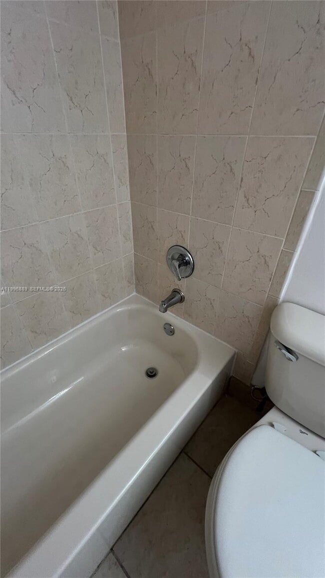 Building Photo - 711 N Pine Island Rd