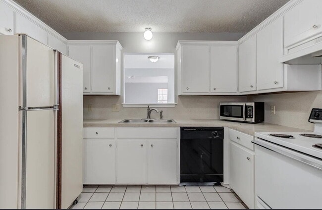 Building Photo - "Charming 3-Bed, 2-Bath Home in Lubbock - 1509 Sq Ft of Comfortable Living!"
