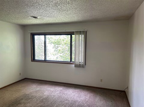 Building Photo - 418 S Van Buren St