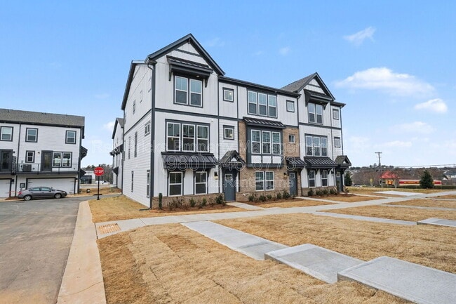 Building Photo - 2007 Hawksworth Ln