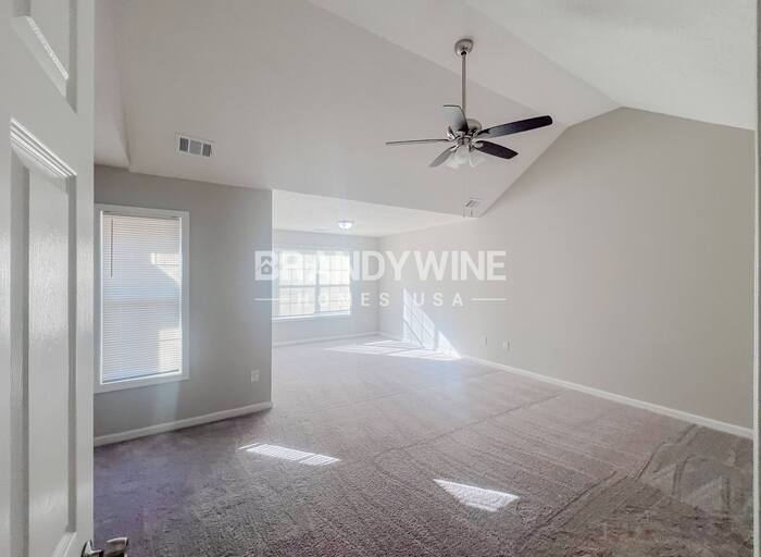 Building Photo - 7170 Ravenwood Ln