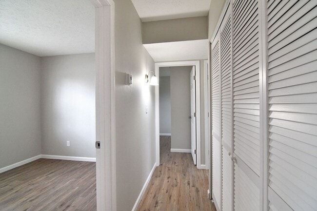 Building Photo - House in Hillview for rent