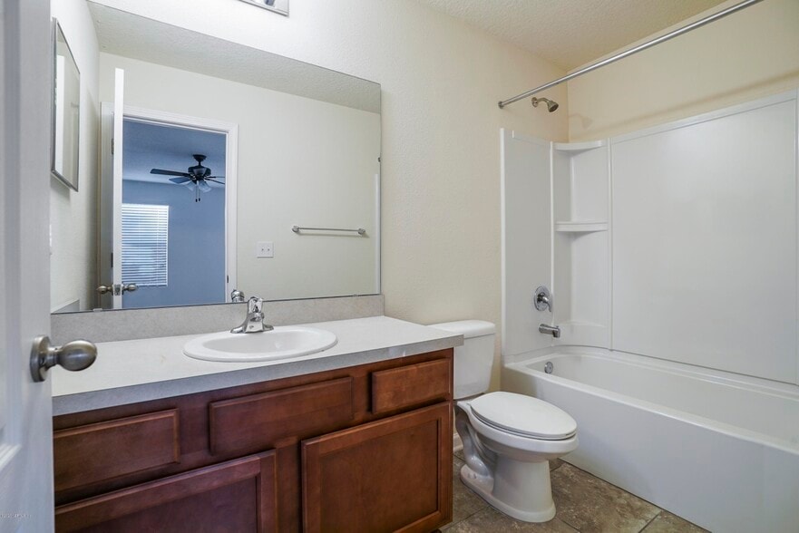 Building Photo - 790 Servia Dr