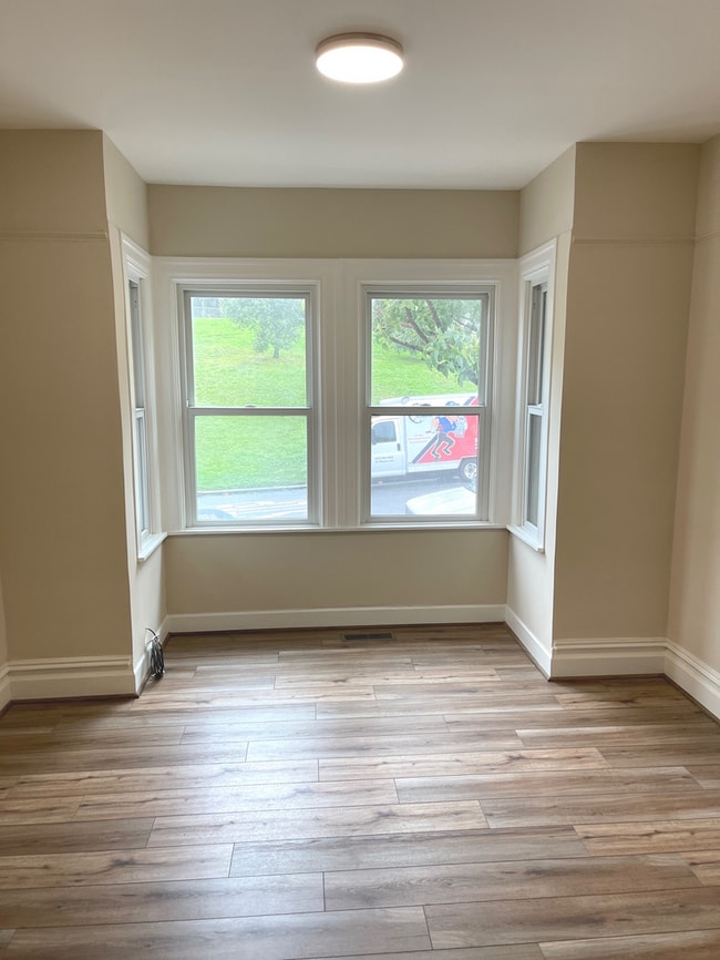 Building Photo - Updated Bernal Heights Holly Park Bungalow