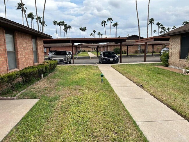 Building Photo - 1500 Evergreen Ave