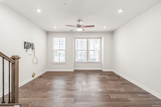 Building Photo - (Coming Soon) 3 Bedroom Townhome minutes from South End!