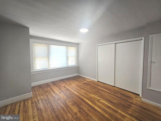 Building Photo - 2540 S 61st St