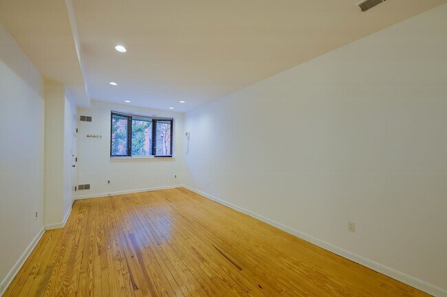 Building Photo - 1771 Swann St NW