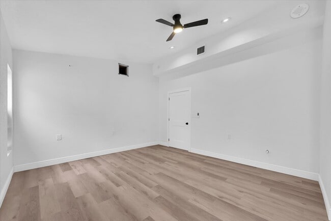 Building Photo - 3811 Huntington St NE
