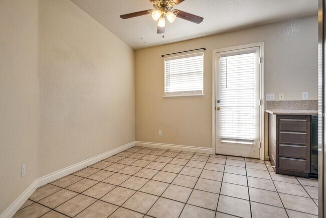 Building Photo - Beautiful 3 Bedroom, 2 Bathroom Townhouse w/ attached 1 Car Garage & Community Pool.