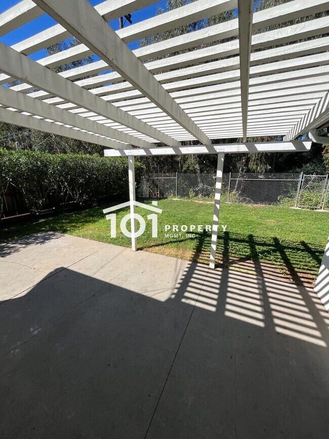 Building Photo - Spacious 3-Bedroom Home Near the Beach — Santa Barbara Shores