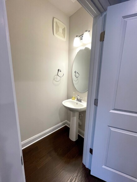 Building Photo - 115 Wellie Hl Pl