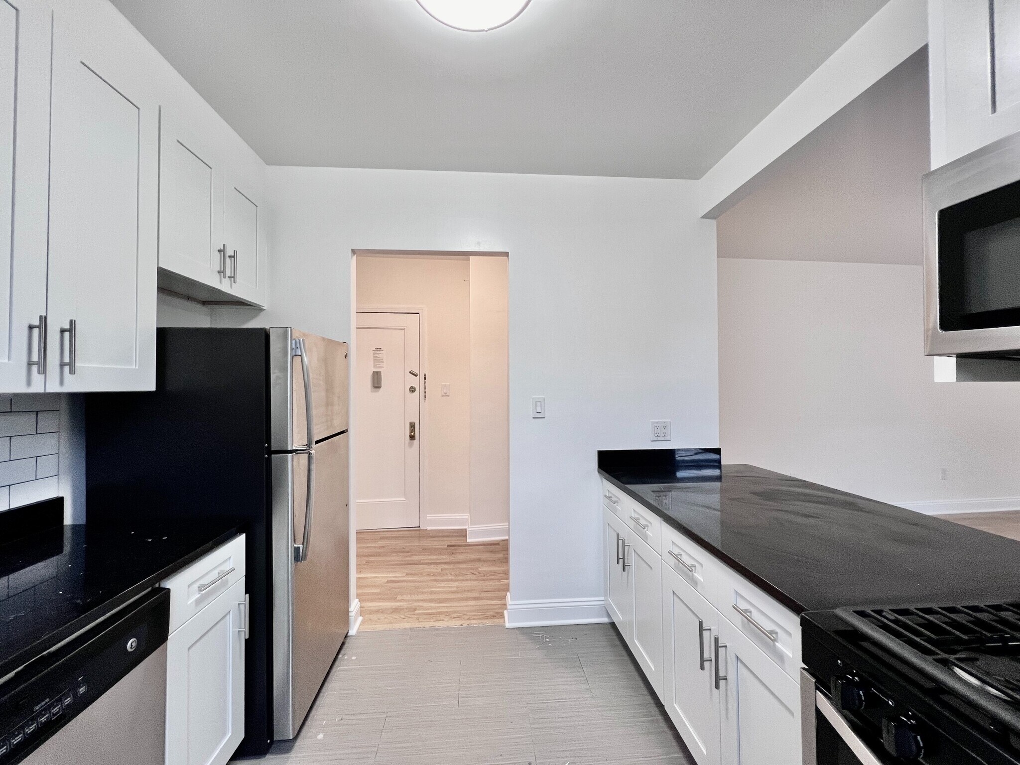 Building Photo - 105 Pinehurst Ave