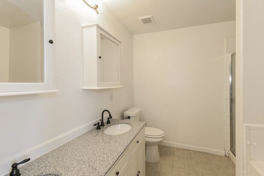 Building Photo - 4703 Montclair Hill Ln