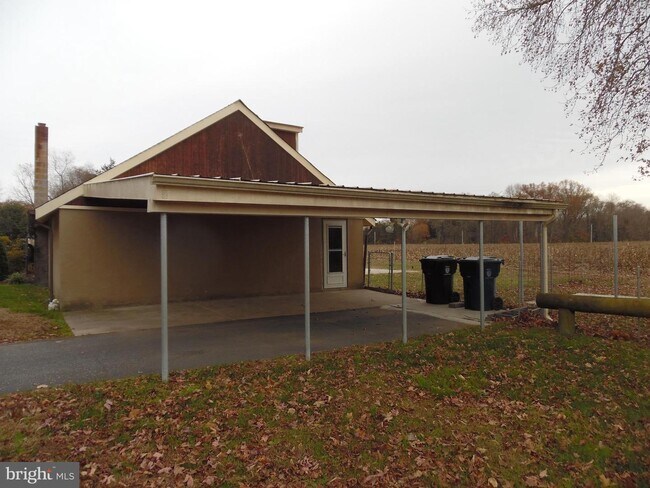 Building Photo - 512 Clems Run