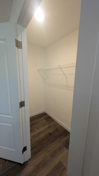 Building Photo - 9383 Evergreen Dr