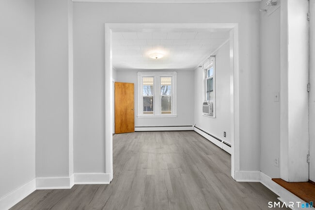 Building Photo - 48 Anderson St