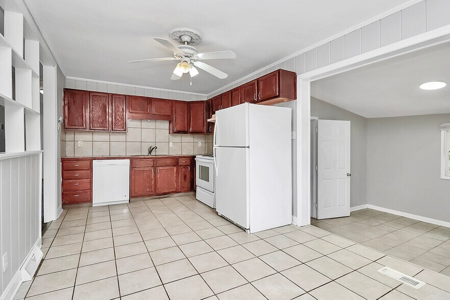 Building Photo - 4808 Brooktree Dr